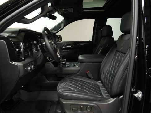 Used 2025 GMC Sierra 1500 AT4 w/ AT4 Premium Package AWD/4WD image 32