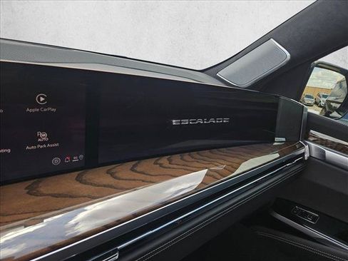 Certified 2025 Cadillac Escalade ESV Sport Platinum AWD/4WD image 17