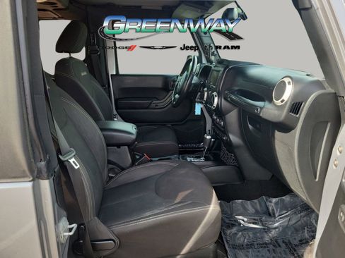 Used 2017 Jeep Wrangler Sahara w/ Connectivity Group image 12