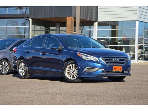 Used 2016 Hyundai Sonata SE image 2