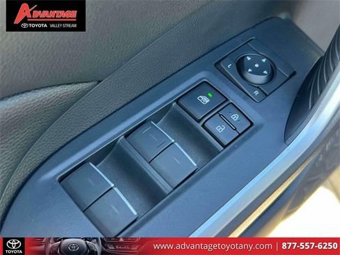 Used 2023 Toyota RAV4 SE image 22