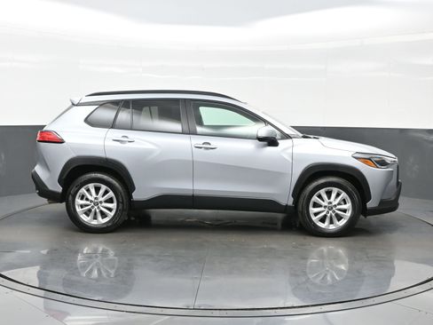 Used 2024 Toyota Corolla Cross LE image 7