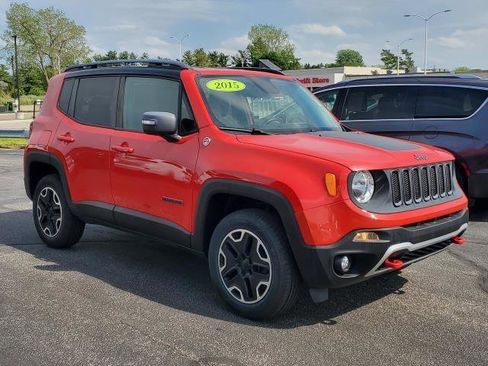 Used 2015 Jeep Renegade Trailhawk AWD/4WD image 2