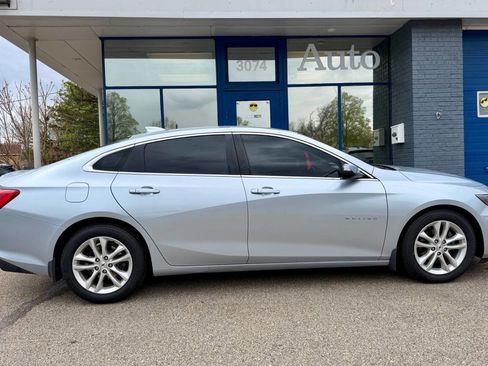 Used 2017 Chevrolet Malibu LT w/ Driver Confidence Package FWD image 2
