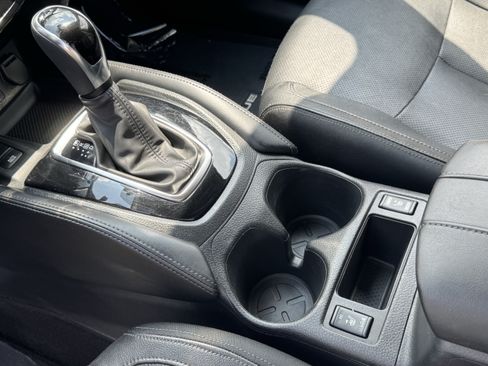 Used 2019 Nissan Rogue SL AWD/4WD image 29