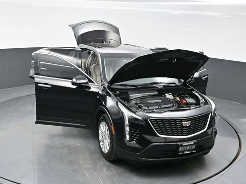 Used 2019 Cadillac XT4 Luxury w/ Cold Weather Package FWD image 41