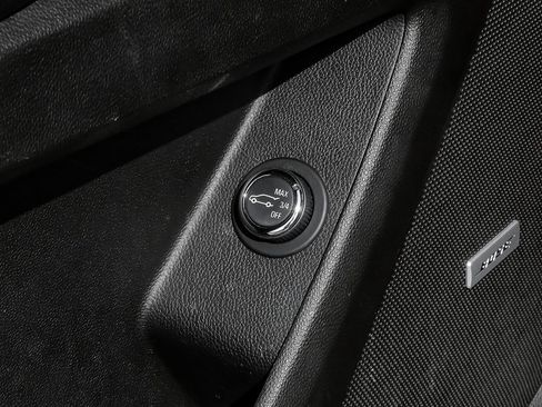 Used 2020 Chevrolet Traverse Premier image 51