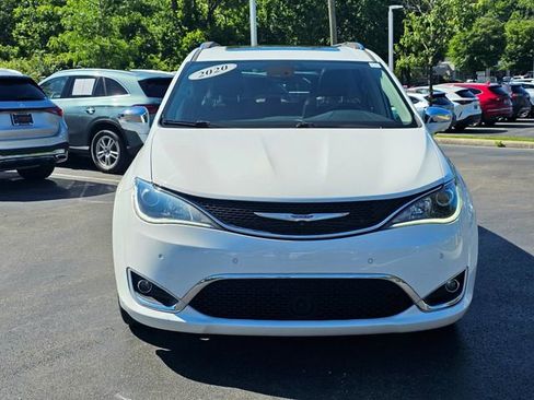 Used 2020 Chrysler Pacifica Limited w/ Tire & Wheel Group FWD image 6