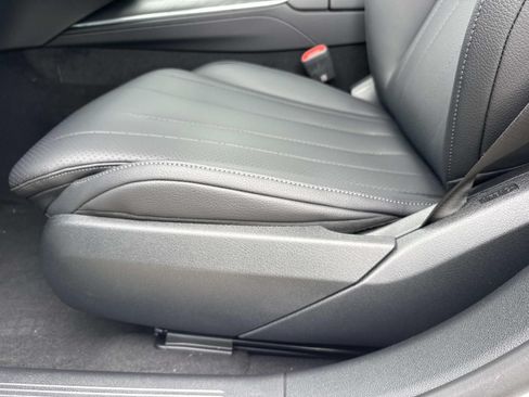 New 2026 Mercedes-Benz E 350 4MATIC Sedan image 9