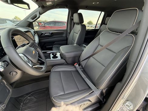 New 2026 Chevrolet Suburban Premier image 22