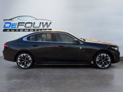 New 2026 BMW 530i xDrive image 2