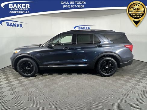 Used 2022 Ford Explorer XLT w/ Equipment Group 202A image 6