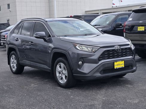 Used 2021 Toyota RAV4 XLE w/ Convenience Package image 3