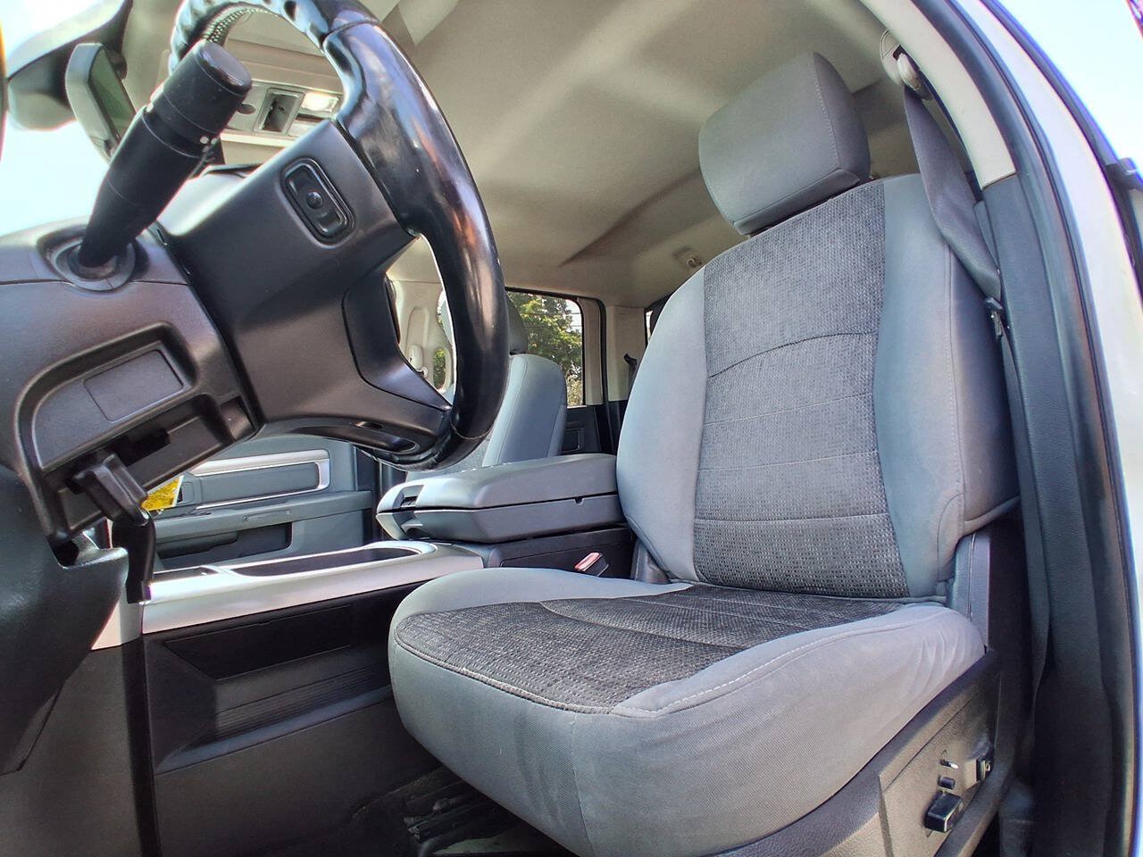 Used 2015 RAM 1500 Big Horn RWD image 13