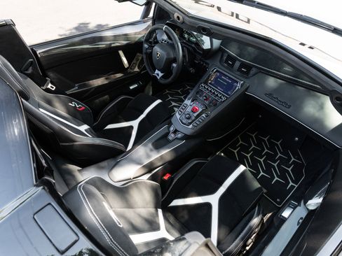 Used 2020 Lamborghini Aventador SVJ AWD/4WD image 89