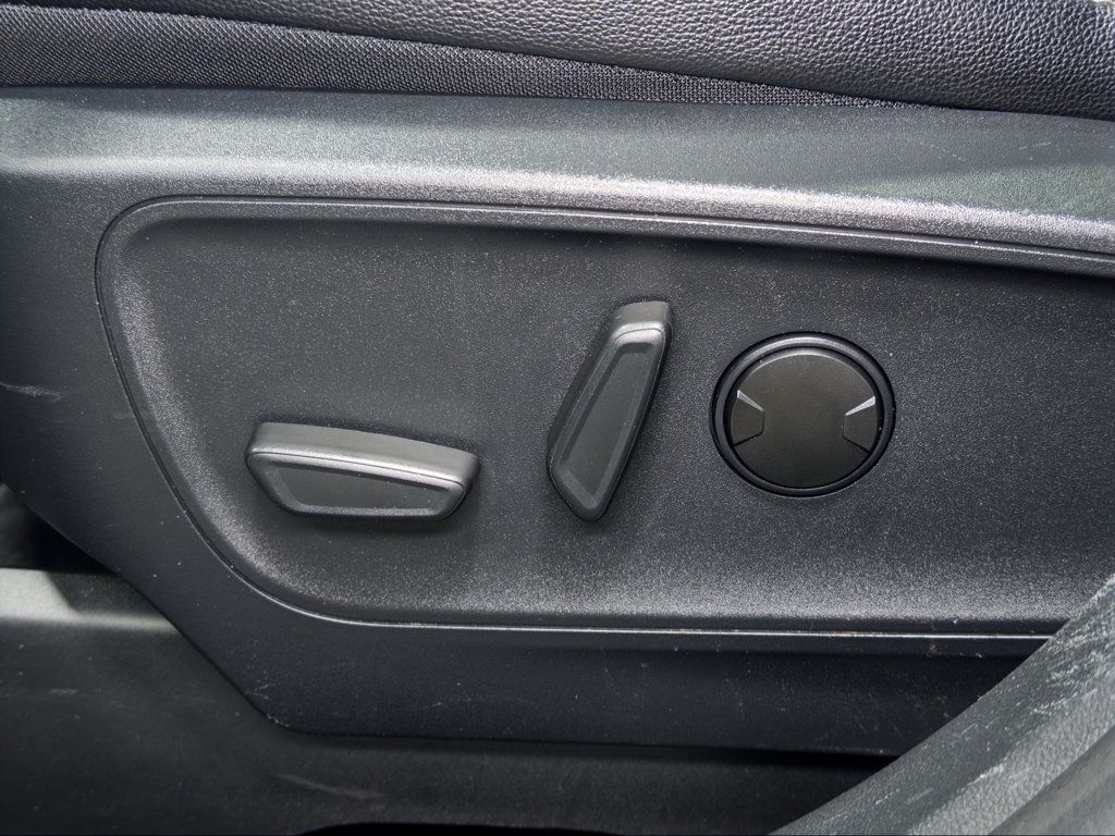 Used 2024 Ford Escape SE w/ PHEV Premium Package FWD image 6