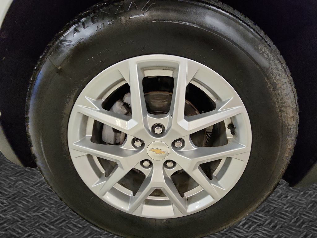 Used 2024 Chevrolet Equinox LT w/ LPO, Floor Liner Package AWD/4WD image 13