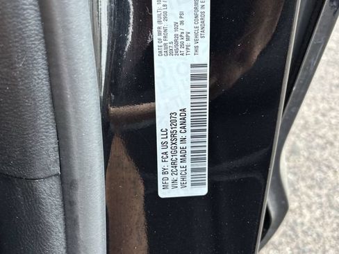 Used 2025 Chrysler Pacifica Limited FWD image 35