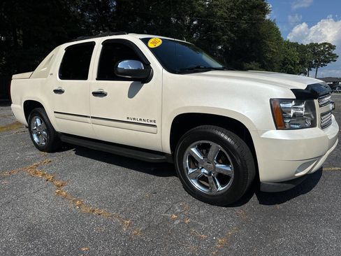 Used 2012 Chevrolet Avalanche LTZ image 9