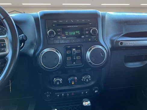 Used 2018 Jeep Wrangler Unlimited Sahara image 11