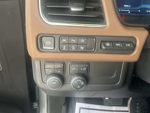 Used 2023 Chevrolet Suburban High Country AWD/4WD image 24