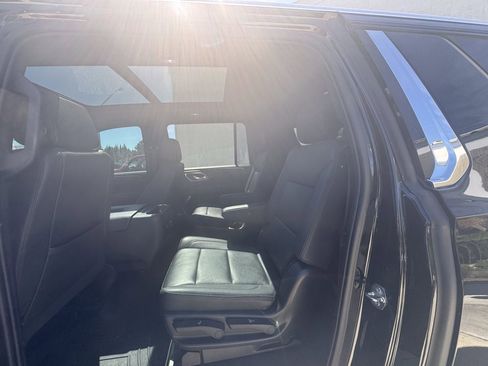 Used 2023 Chevrolet Suburban High Country AWD/4WD image 8