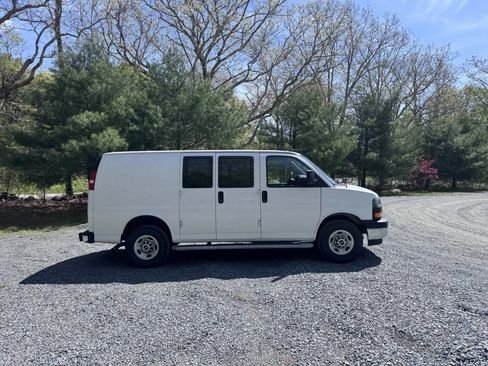 Used 2024 GMC Savana 2500 w/ Driver Convenience Package RWD image 5