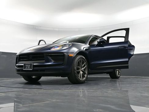 Certified 2023 Porsche Macan Turbo image 38