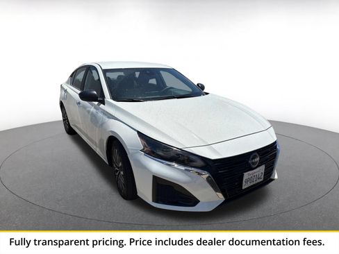 Used 2025 Nissan Altima 2.5 SV FWD image 1
