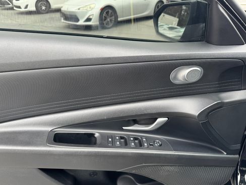 Used 2021 Hyundai Elantra SE w/ Cargo Package image 9