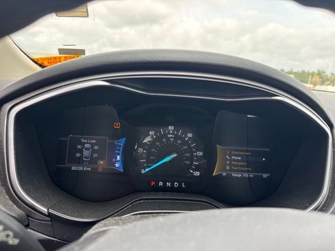 Used 2019 Ford Fusion SE FWD image 12