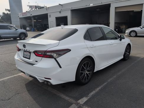 Used 2023 Toyota Camry SE image 5