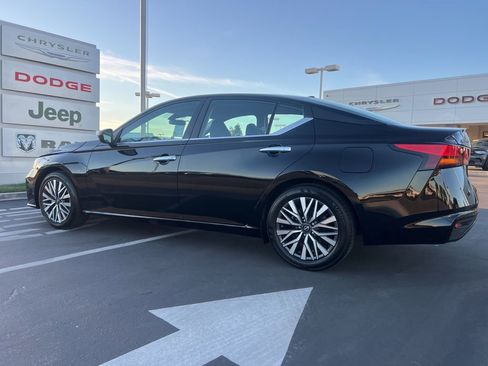 Used 2025 Nissan Altima 2.5 SV FWD image 14