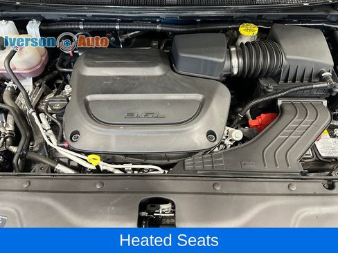 Used 2024 Chrysler Pacifica Touring-L FWD image 11