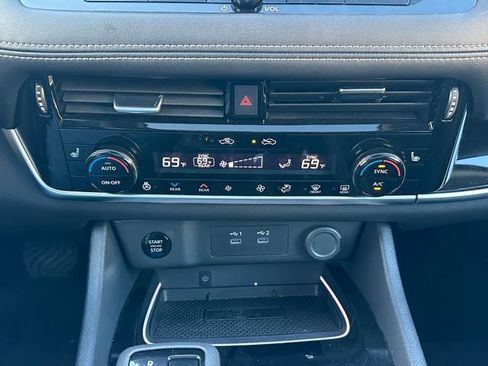 Used 2024 Nissan Rogue SL w/ SL Premium Package image 17