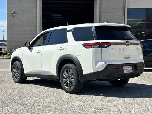 Certified 2024 Nissan Pathfinder S image 4