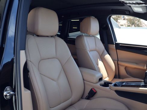 Certified 2026 Porsche Macan AWD/4WD image 24