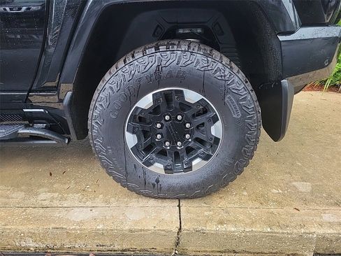 Used 2024 GMC Hummer EV 2X w/ Extreme Off-Road Package image 4