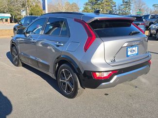 Used 2025 Kia Niro SX video 3