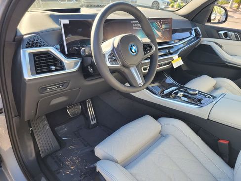 New 2025 BMW X5 xDrive50e w/ M Sport Package image 8