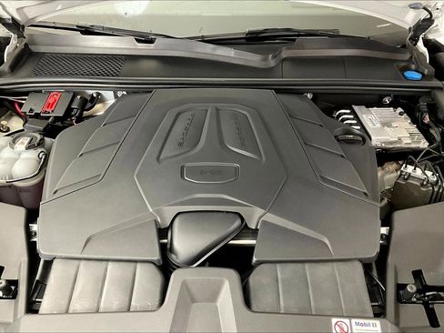 Used 2024 Porsche Cayenne AWD/4WD image 29