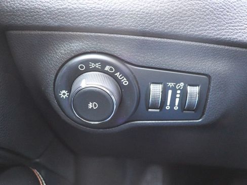 Used 2020 Jeep Compass Latitude FWD image 23