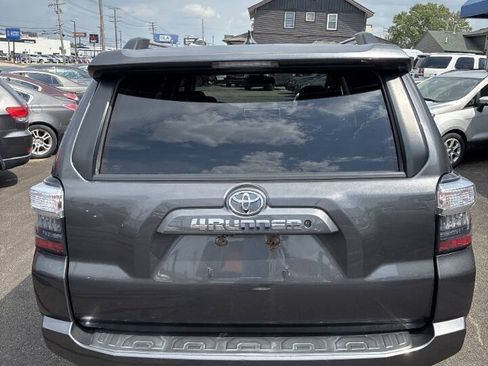 Used 2019 Toyota 4Runner SR5 AWD/4WD image 9