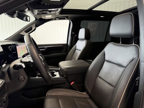 Used 2025 Chevrolet Suburban Premier w/ Sun And Tow Package image 12