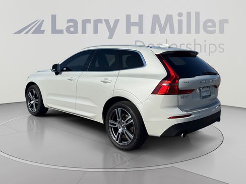 Used 2021 Volvo XC60 T5 Momentum w/ Advanced Package AWD/4WD image 3