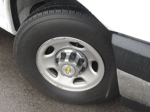 Used 2025 Chevrolet Express 3500 LT w/ LT Preferred Equipment Group RWD image 4