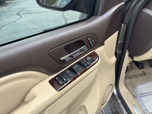 Used 2011 GMC Yukon XL Denali AWD/4WD image 12