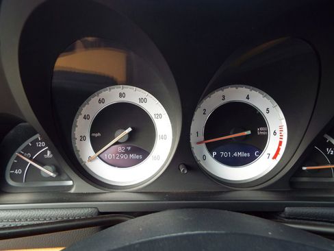 Used 2011 Mercedes-Benz SL 550 image 12