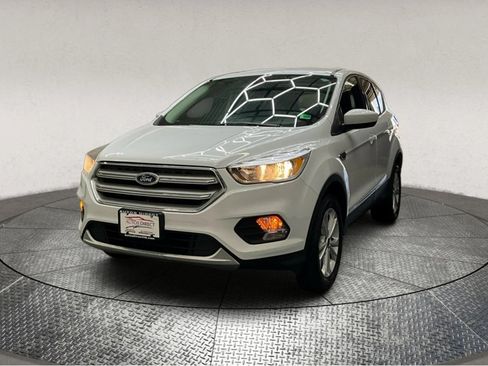 Used 2019 Ford Escape SE image 3