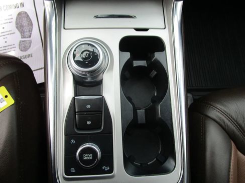 Used 2021 Ford Explorer King Ranch w/ Premium Technology Package AWD/4WD image 16